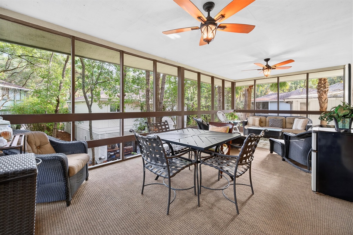 Outdoor Porch with Dining Area