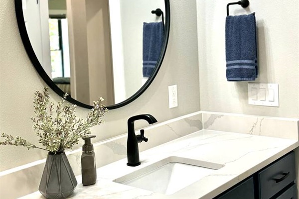 Ample lighting and a large countertop for your whole family. We provide 6 wash clothes, 4 black makeup wash clothes, 4 hand towels, and 6 large bath towels, as well as spa towels for the hot tub.