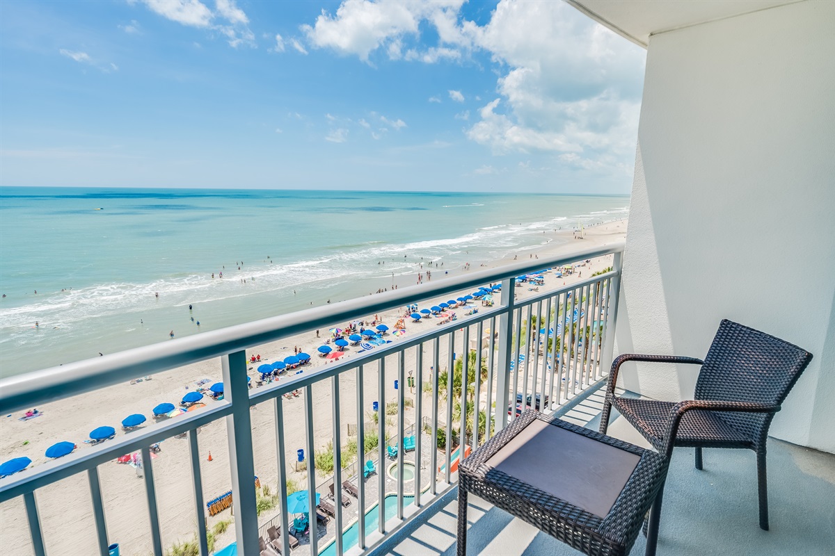 Balcony with Amazing Views of the Ocean🌊☀️