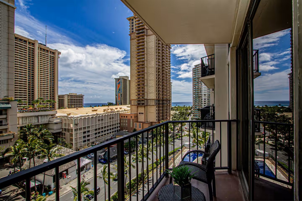 Lanai with seating to enjoy the Friday night fireworks show
