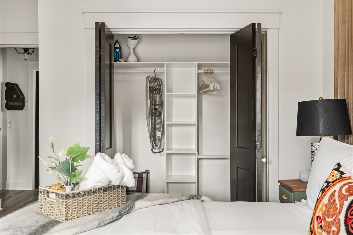 2nd Bedroom: Plenty of closet space.