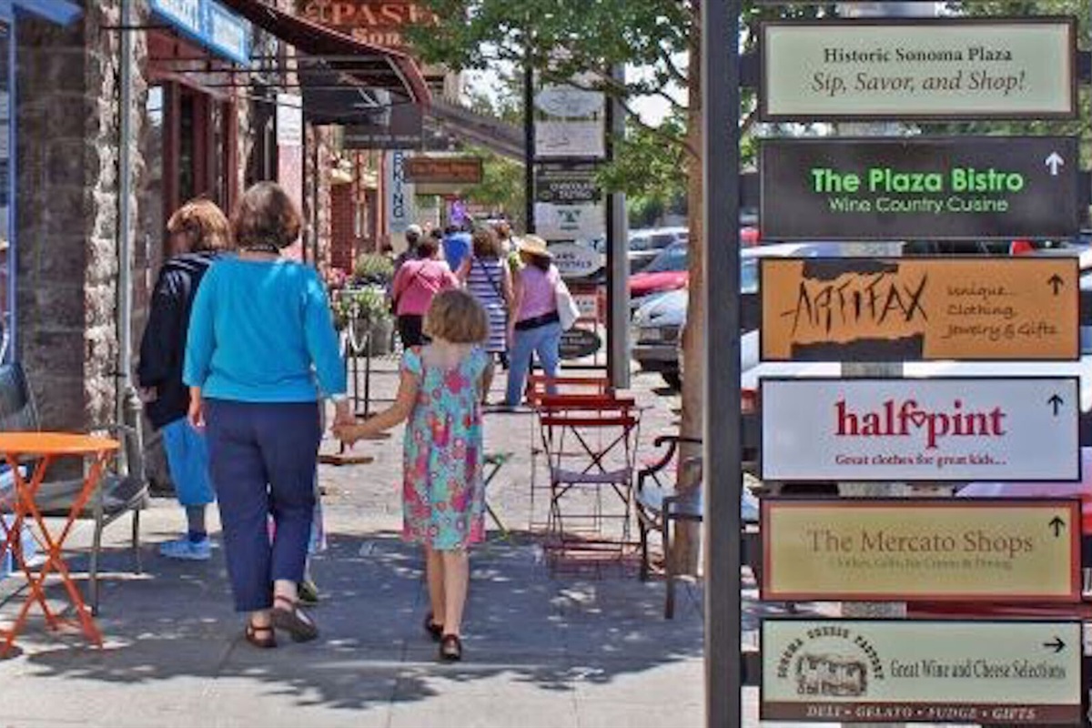 Come take a stroll through the Plaza to shop, eat, wine taste & mingle!