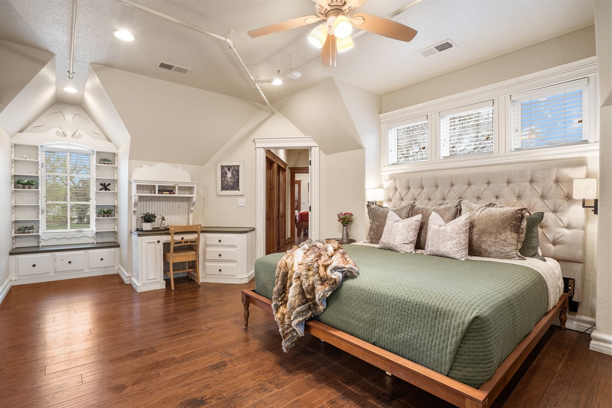 Upper level King bedroom #2 w/ daybed and attached bathroom
