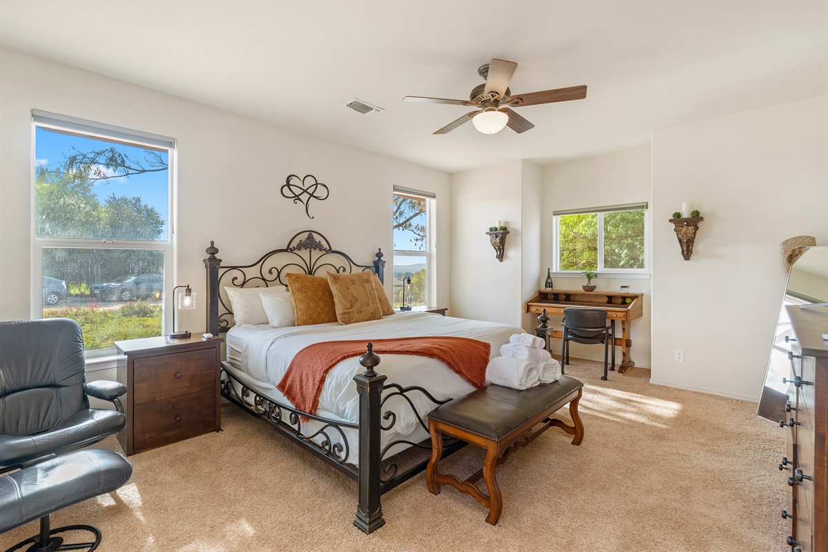 Primary bedroom with king bed, high-thread count, 100% cotton sheets.