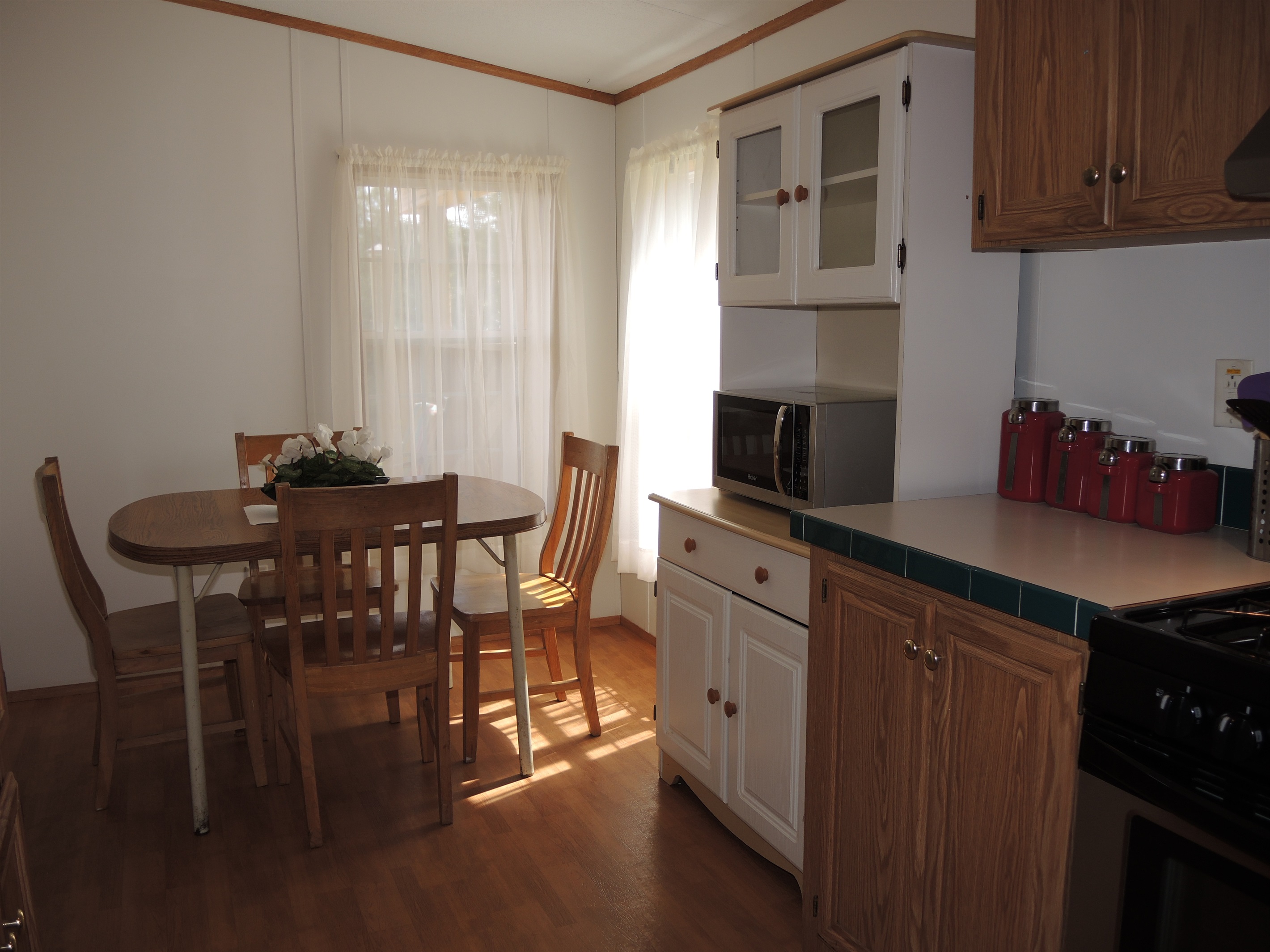 Eat-in kitchen