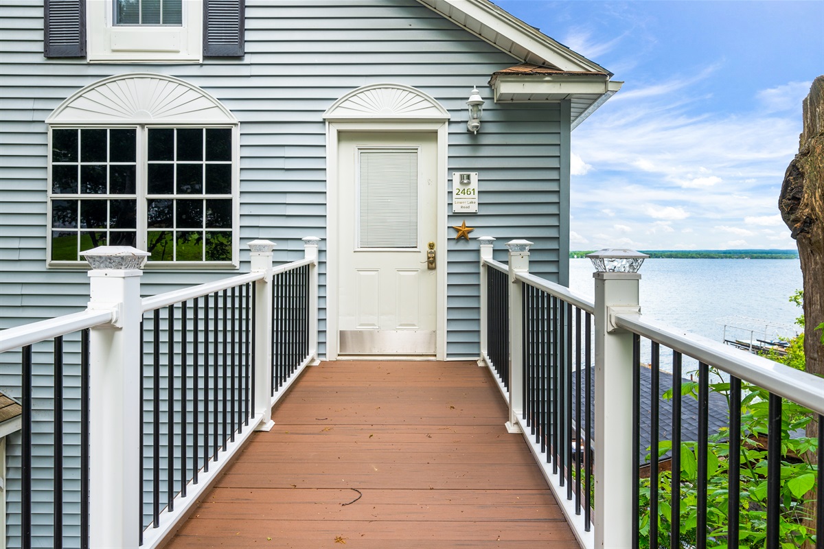 Arrive in style with a private, elevated entrance showcasing stunning lake views from your front door. 🚪🌅✨