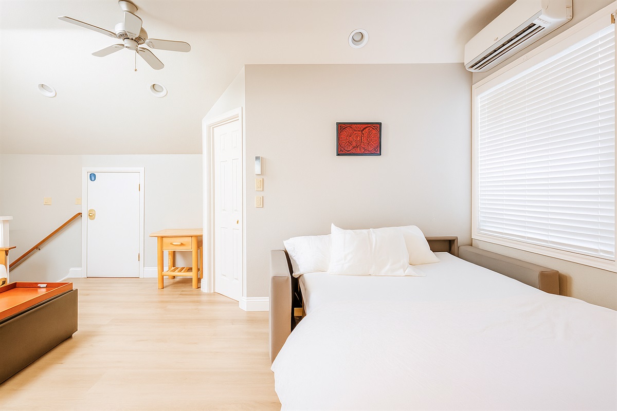 Upgraded game room with Sofa bed( July 2025)