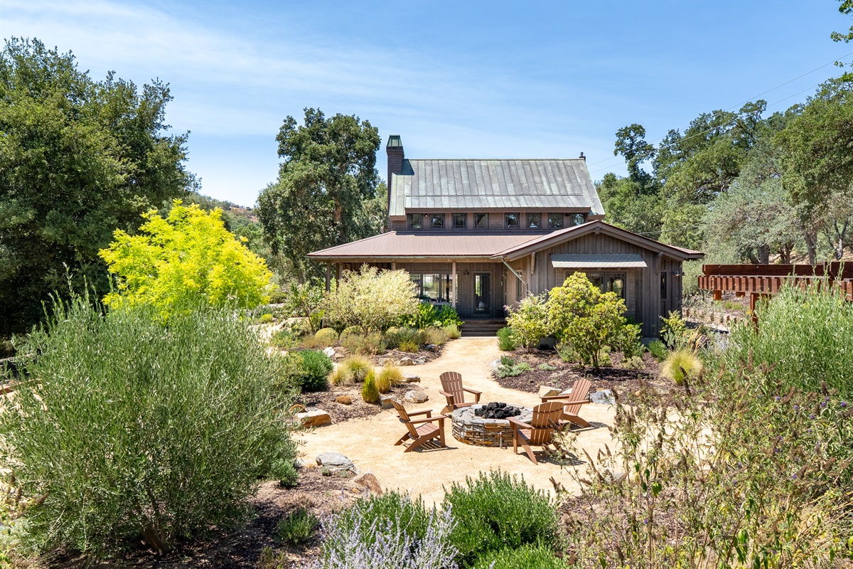 Expansive outdoor living at Oaks & Madeira