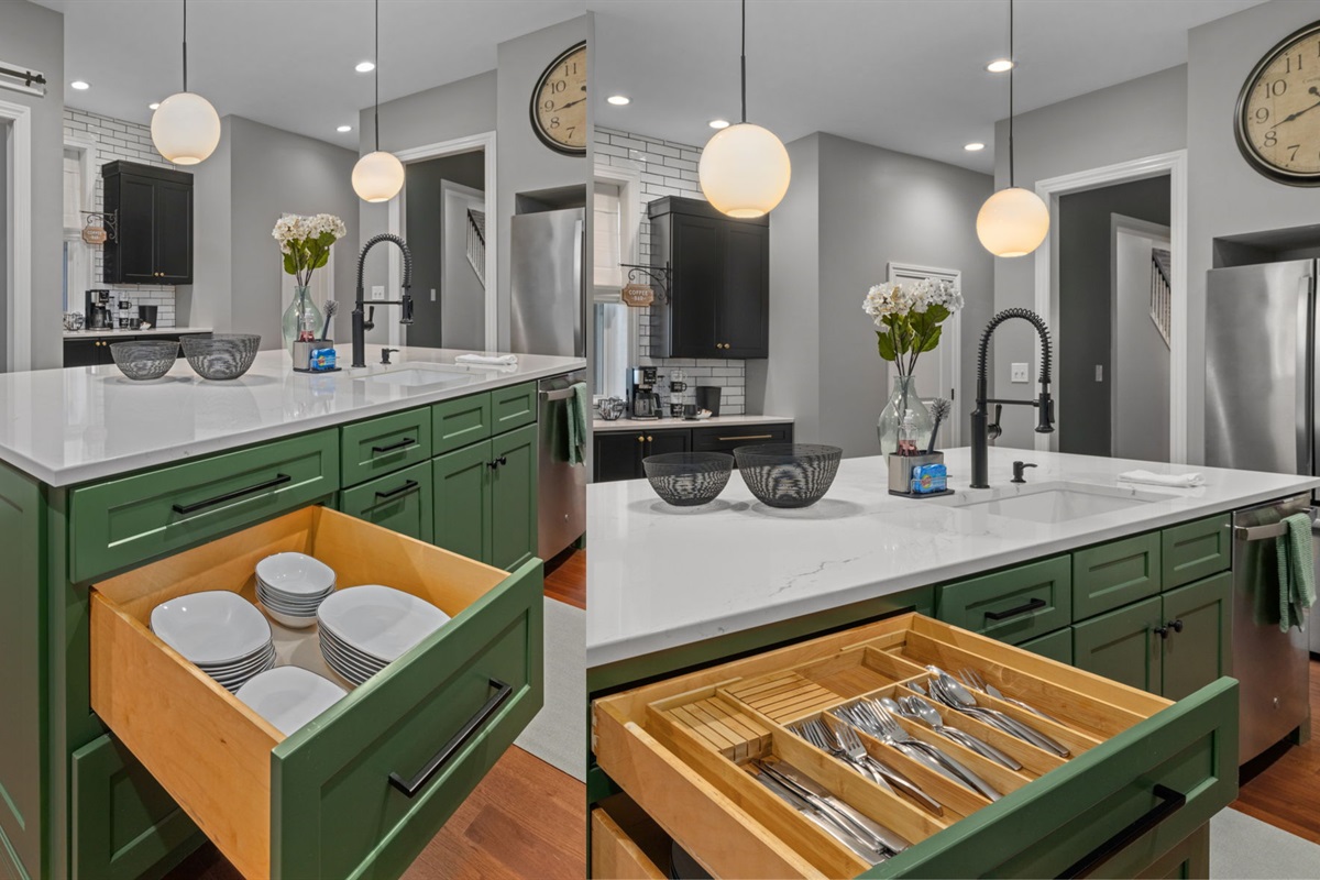 Place settings are available for 8 people.