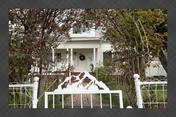 Welcome to Holly House in downtown Mt. Shasta