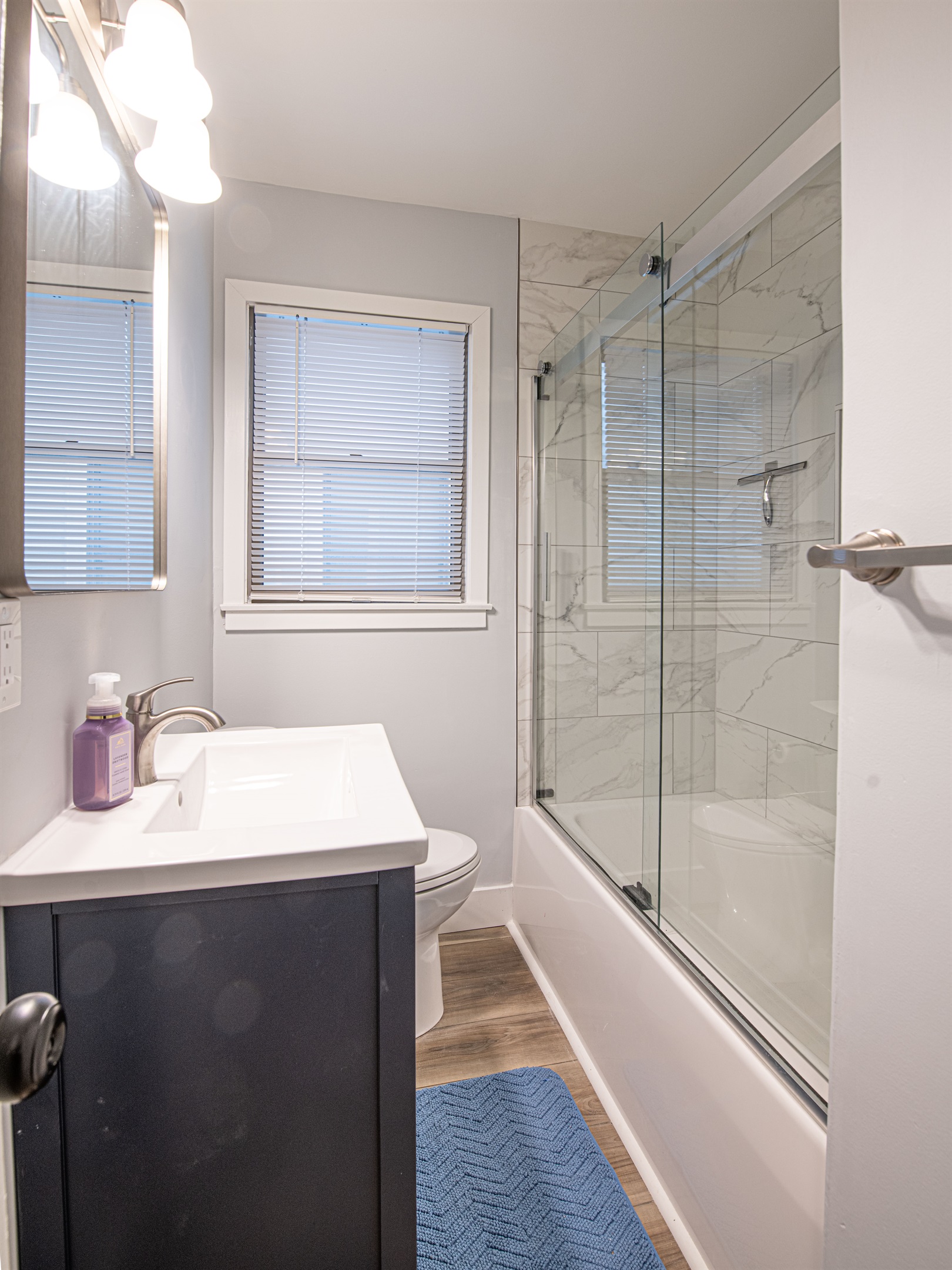 Full bath with tiled Shower/Tub combo