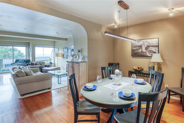 Dining Room - Seating for 6