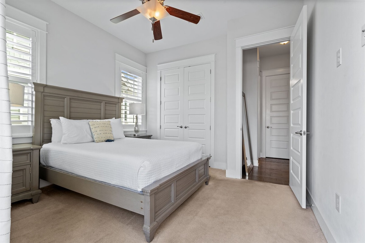 Second bedroom with queen bed.