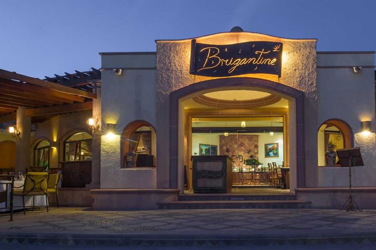 Dining at Playa Grande, Vacation Travel Exclusives