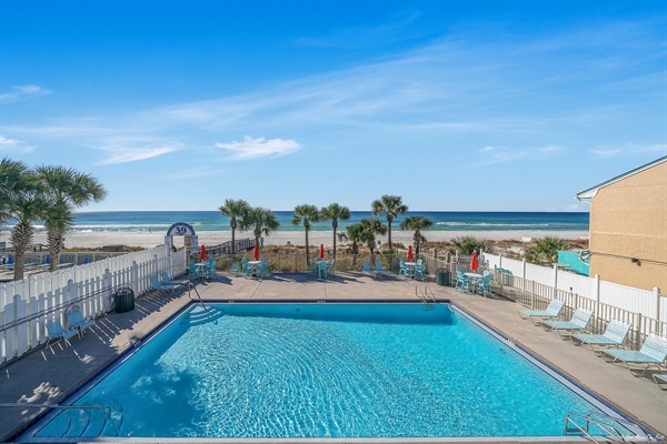 Our beachfront pool make long beach days easy. Start at the beach, grab a bite to eat at the beachfront cafe, and then relax by the pool!