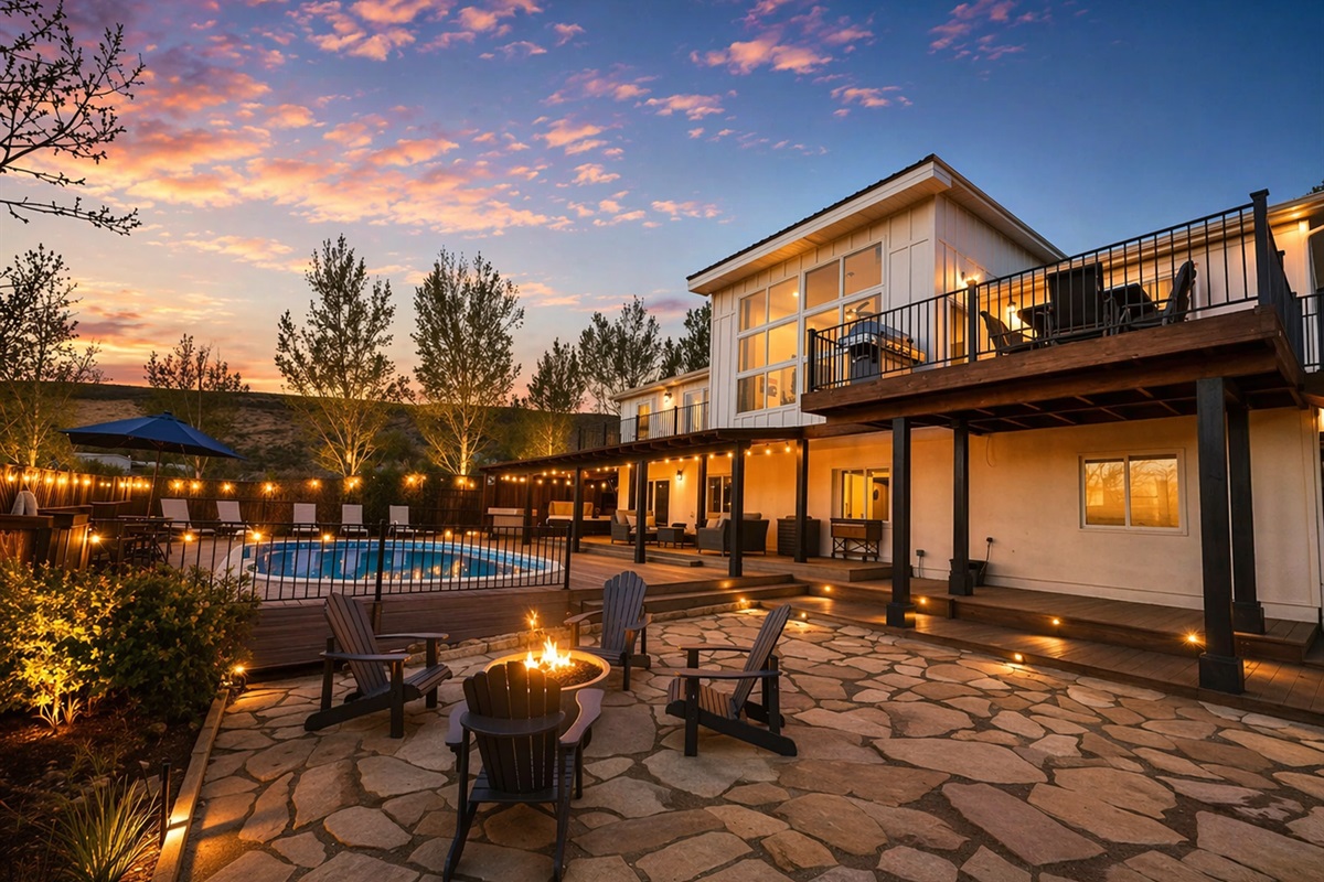 Outdoor Living Space with Fire Pit 