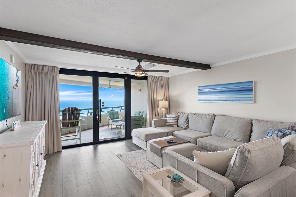 Spacious living area with plenty of seating, Queen sleeper sofa, Gulf views, 65" Smart TV with easy access to Roku, Prime TV, Netflix, and more!