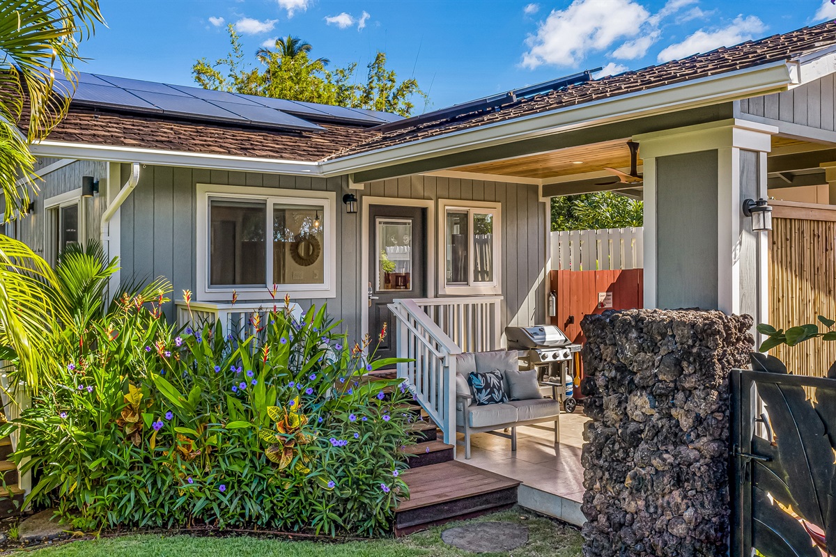 Covered lanai sitting area with a designer ceiling fan.