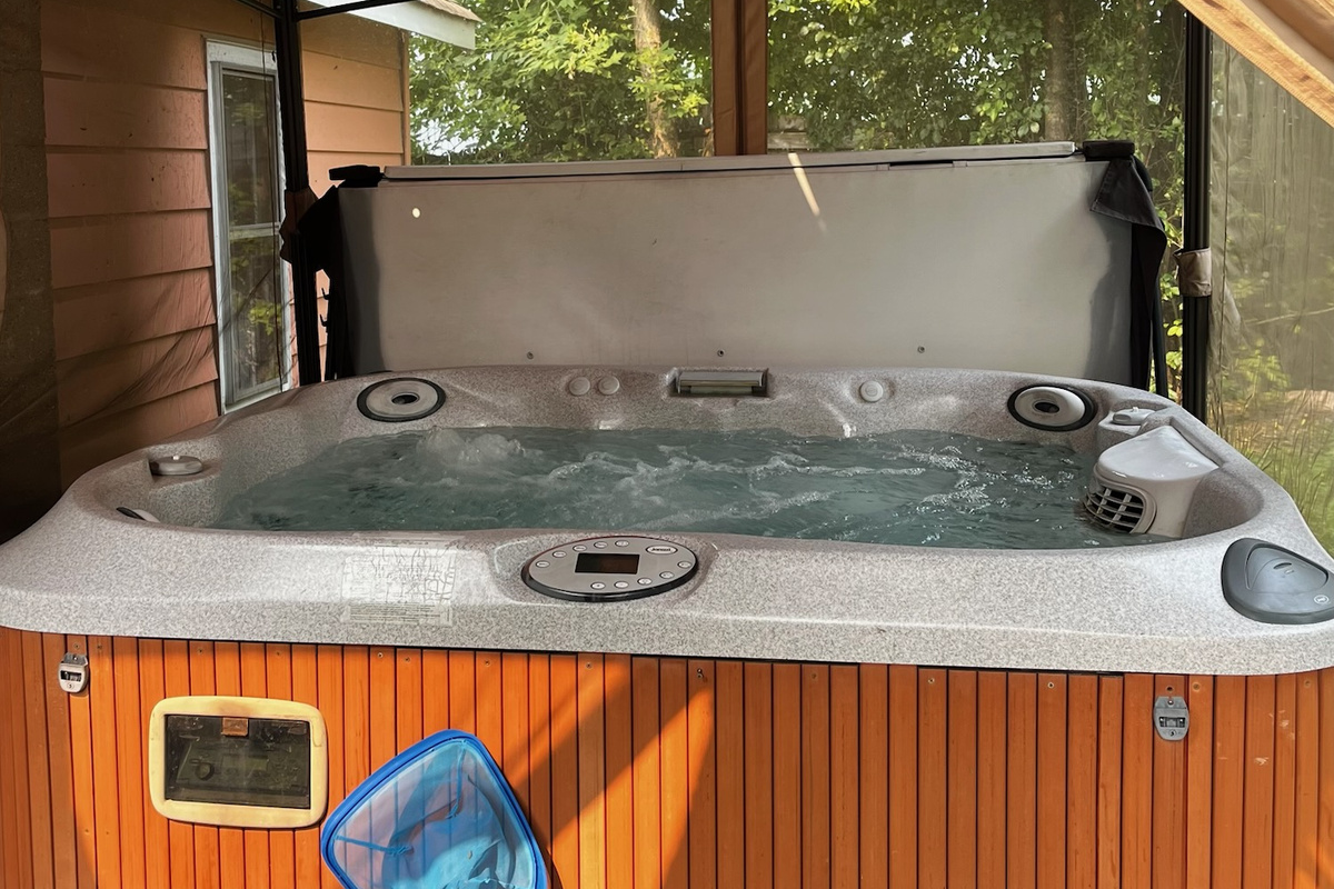 New Private hot tub 