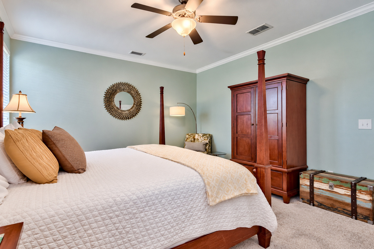 Bedroom 1 - First Floor (King Bed)