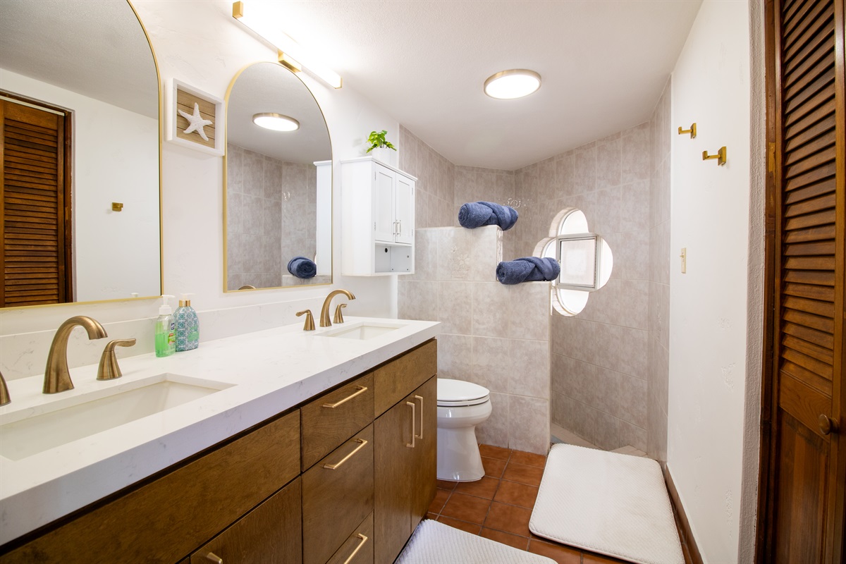 Principal Bedroom en suite Bathroom