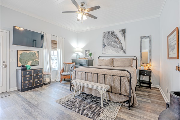 Master Bedroom/King Size Bed