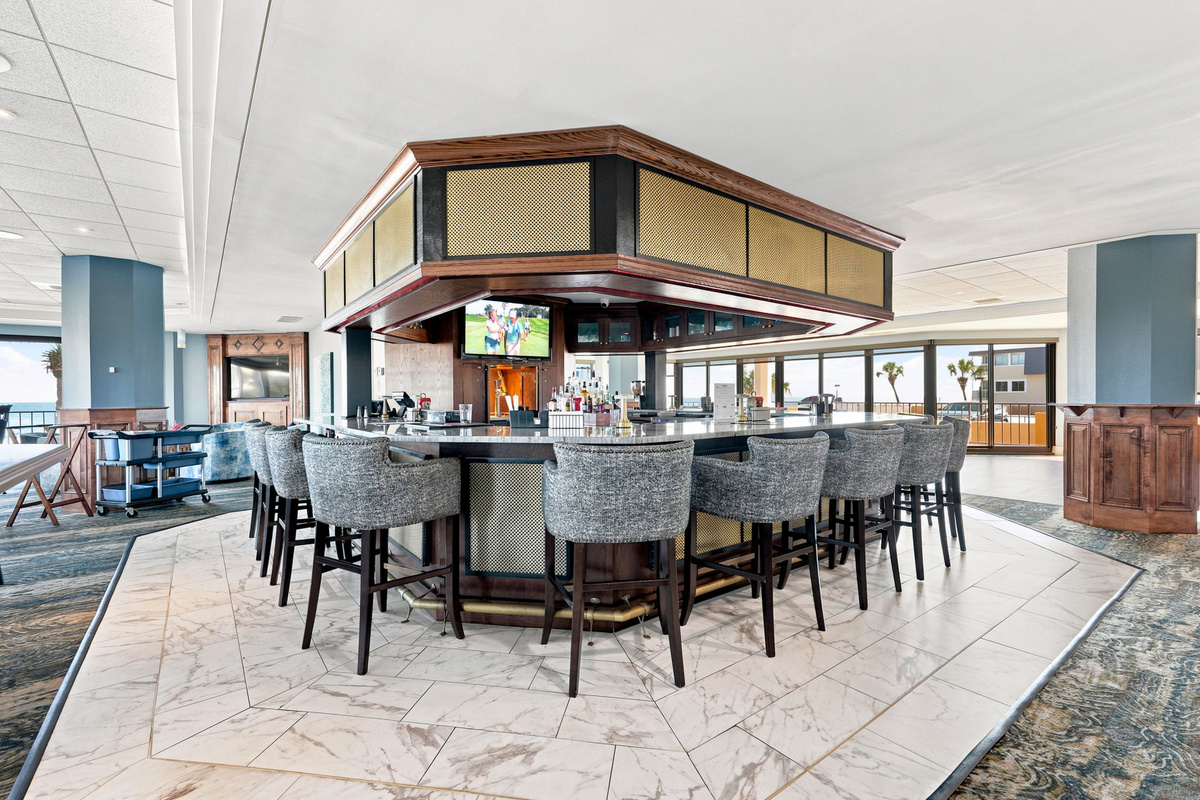 Enjoy the beautiful oceanfront lounge and bar