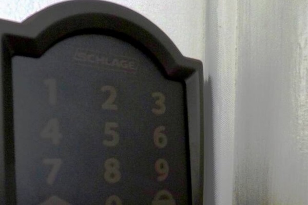 Smartlock for seamless self check-in/checkhout