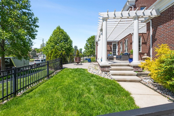 The Irish Grand | 4BR Home | 0.5 Mi to Campus | Sleeps 20, photo 33