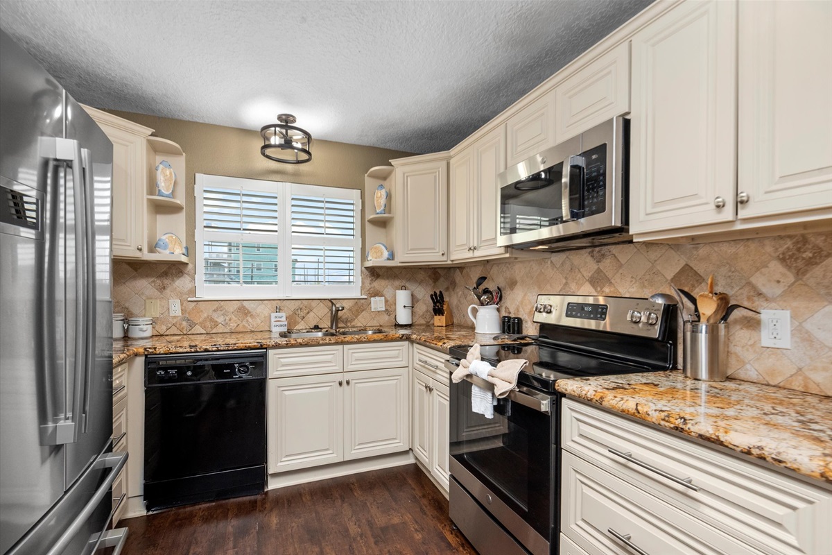 7067e73a9ef443d089d1e2bc340372f4 Large | Beachhouse | Texas | TX | Vacation Homes | Galveston | Crystal Beach | Kokomo | Breezy Days | Beachfront Elegance | Sunrise Serenity | Southern Sands Property Management, LLC