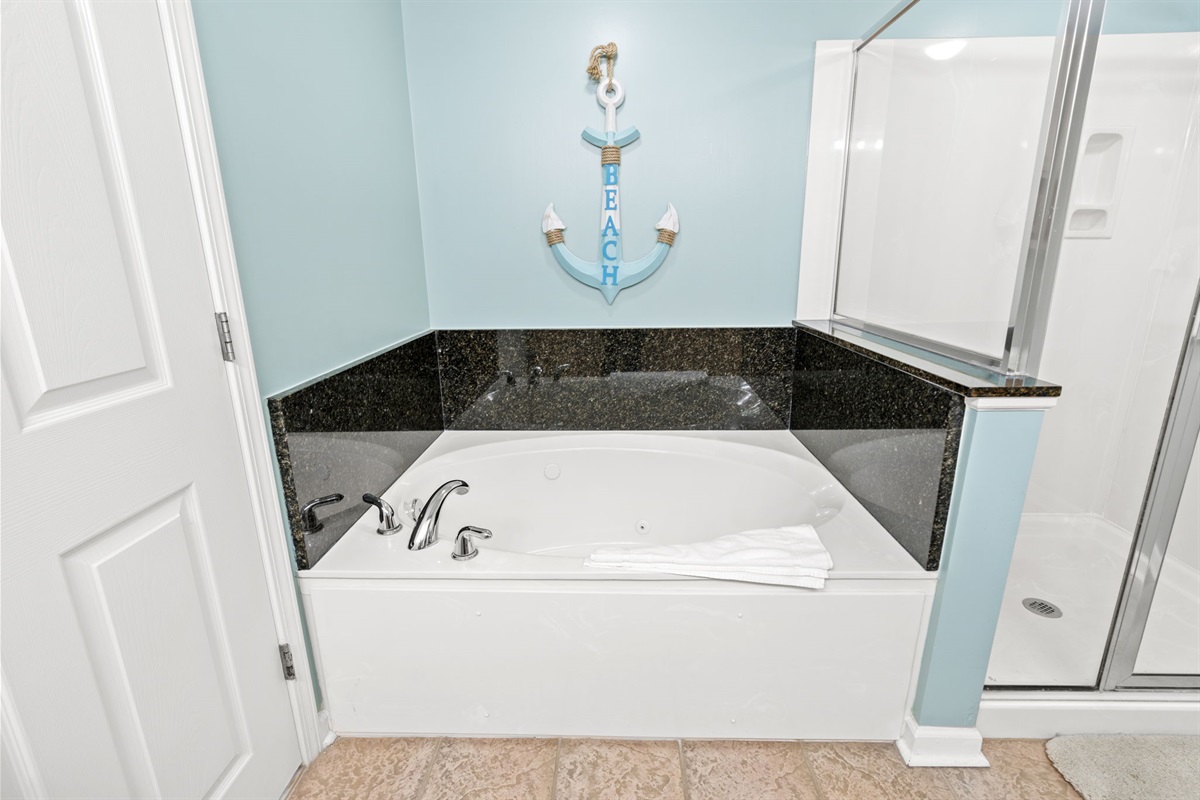 Main Bathroom with jetted tub