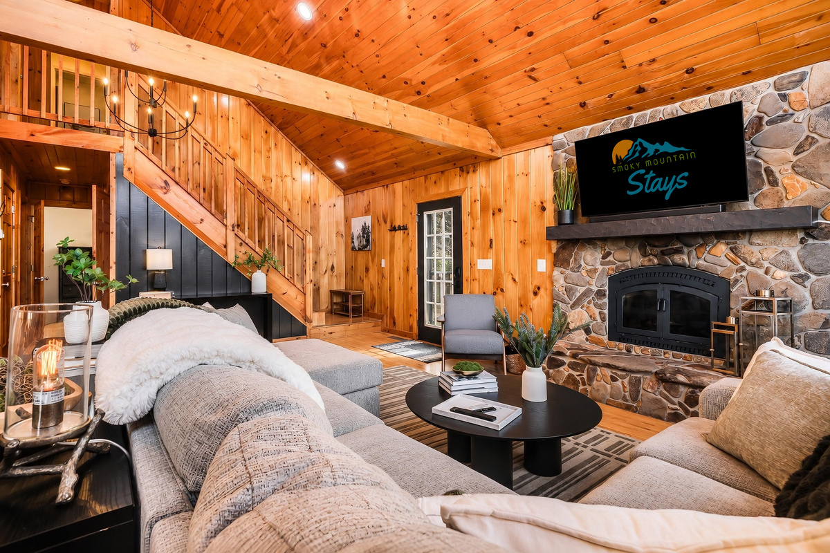 Unwind after a day of adventure in the Smokies in our cozy living room, complete with comfortable seating and a Roku TV for all your entertainment(please note there is no fireplace listed as an amenity).