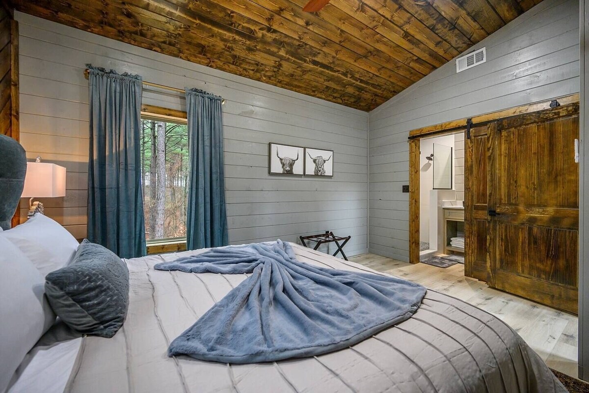 Smart TV and private bath