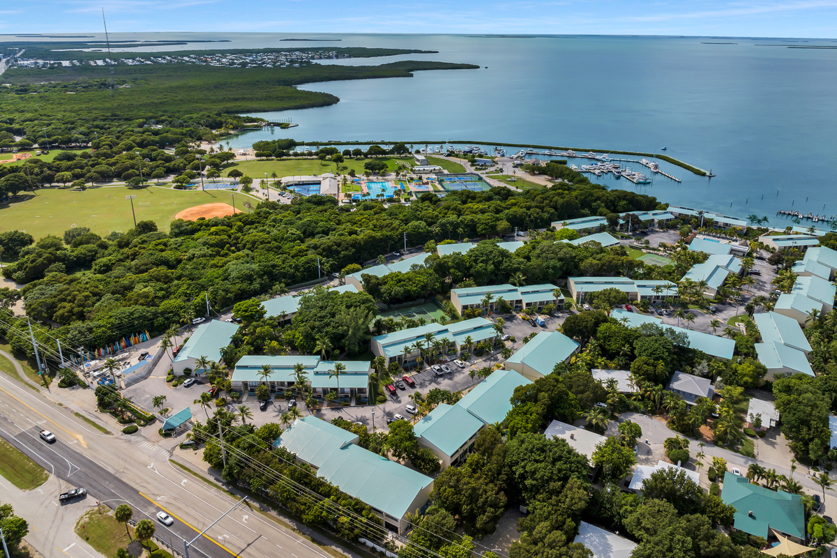Excellently positioned community right next to Founder's Park, one of Islamorada's gems. 