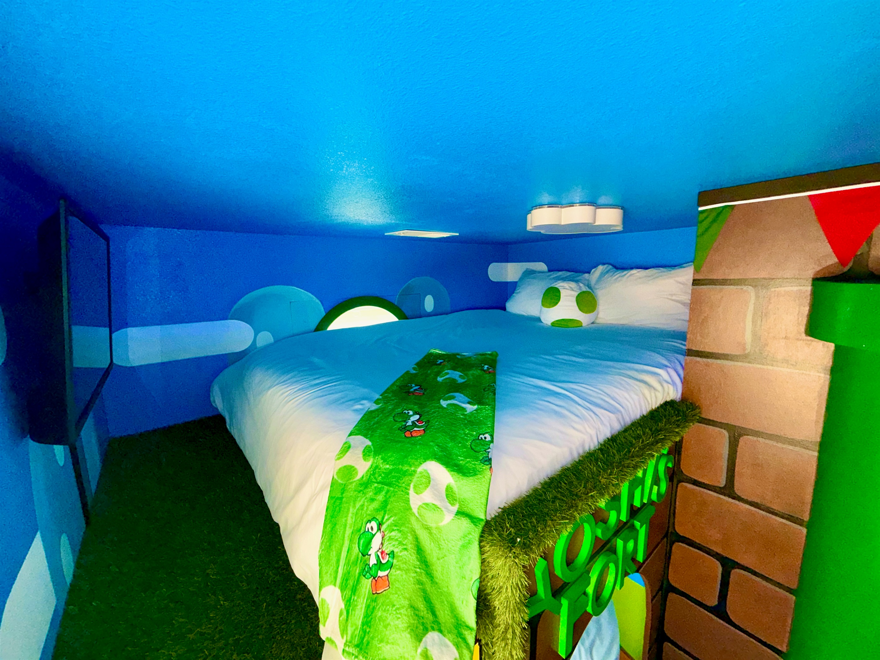 Queen bed up top!