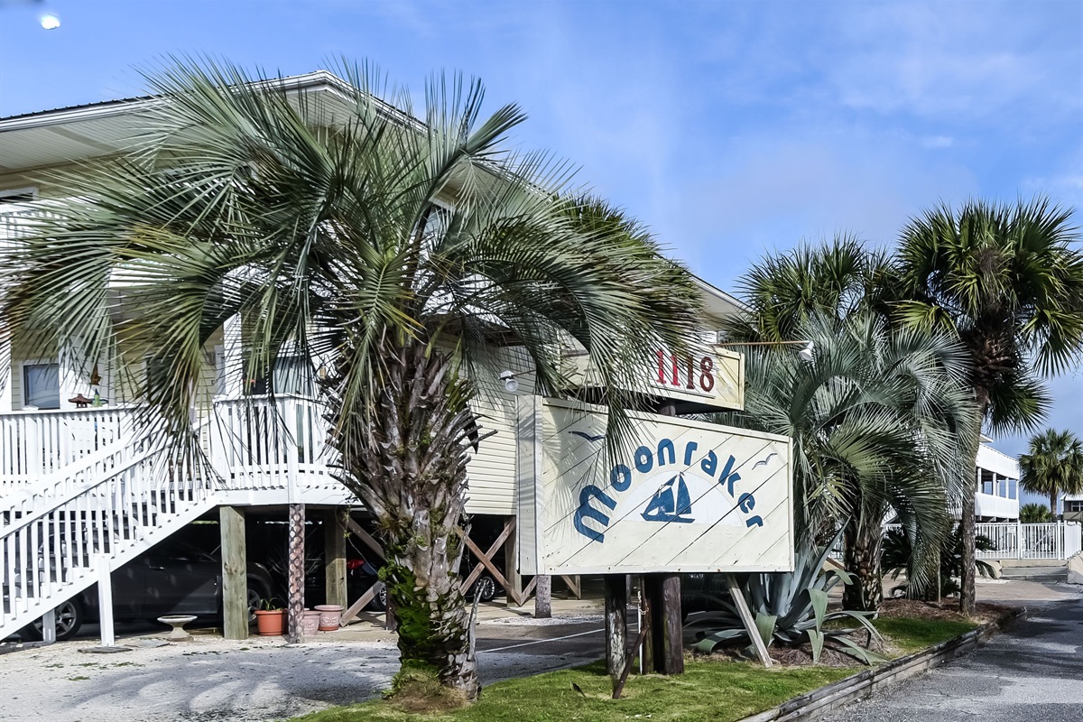 Moonraker - The Moonraker complex is located across the street from the beach on west beach in Gulf Shores. This complex offers deeded beach access.
