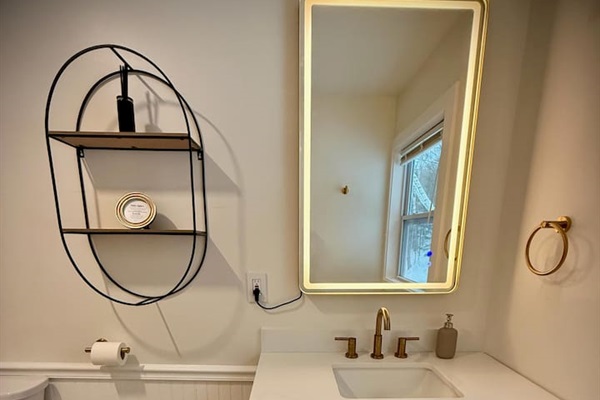 Unit A Full Bathroom