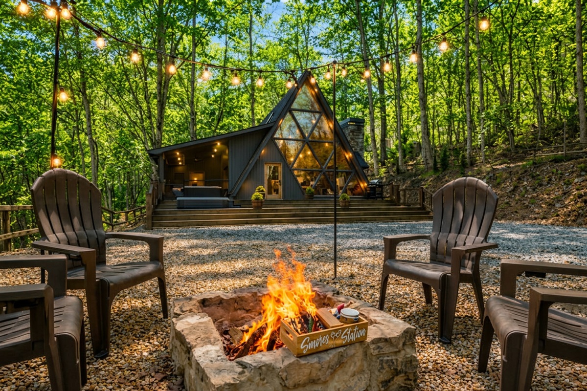 Crackling fire, sweet s&rsquo;mores, and unforgettable moments. This is where the best memories are made.
*Fire Pit (Available Year Round)