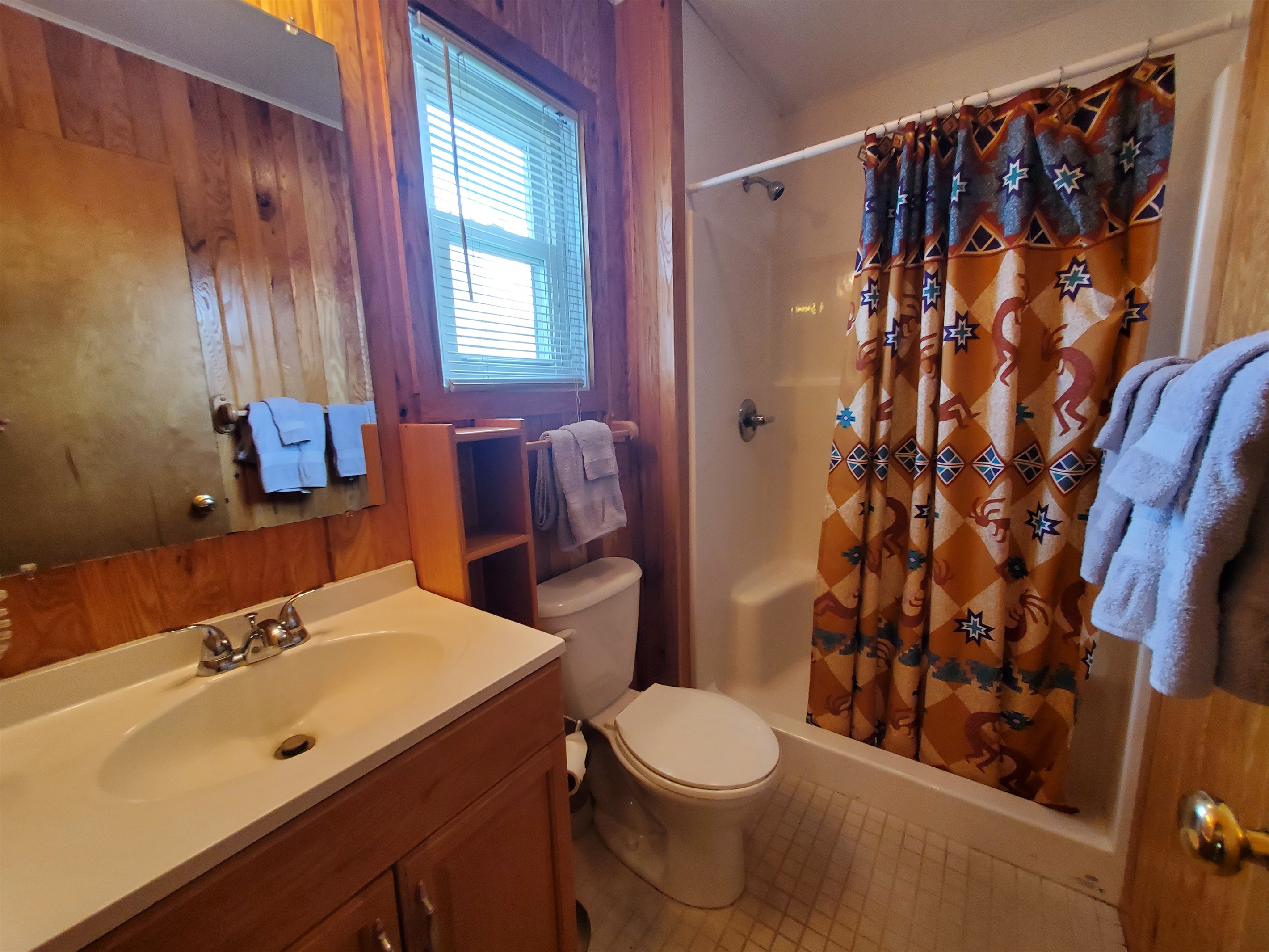 Bath w tub & shower