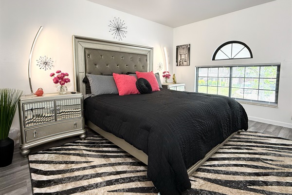 Tiger Room with King Bed and 55" Smart TV