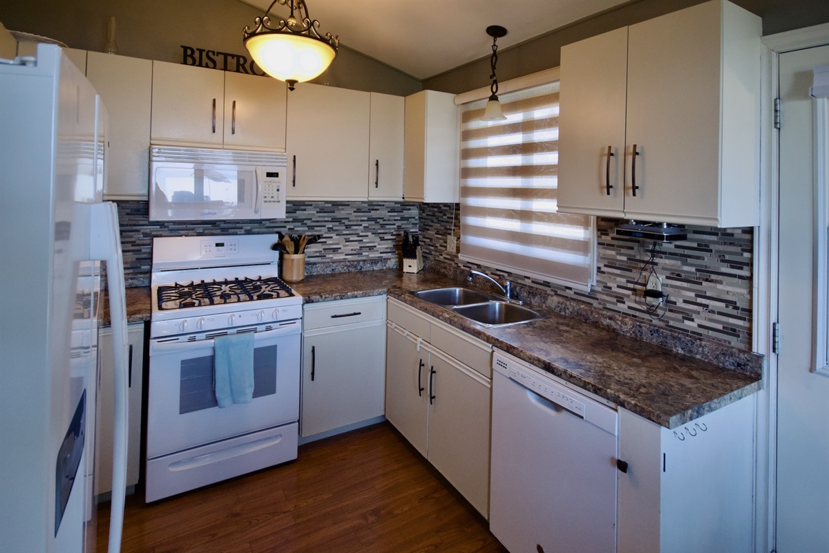 709b79839fa84a2e96b17c7011b200d8 Large