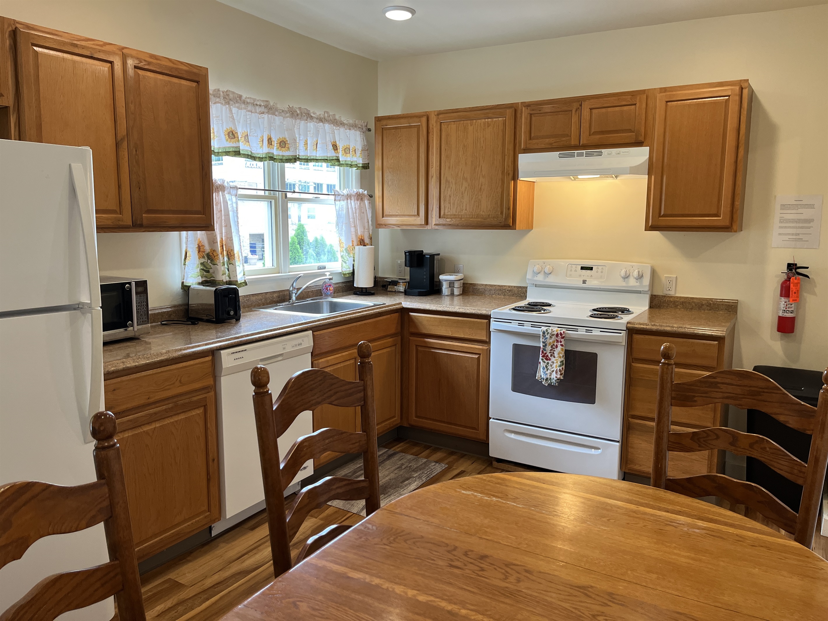 Eat-in kitchen