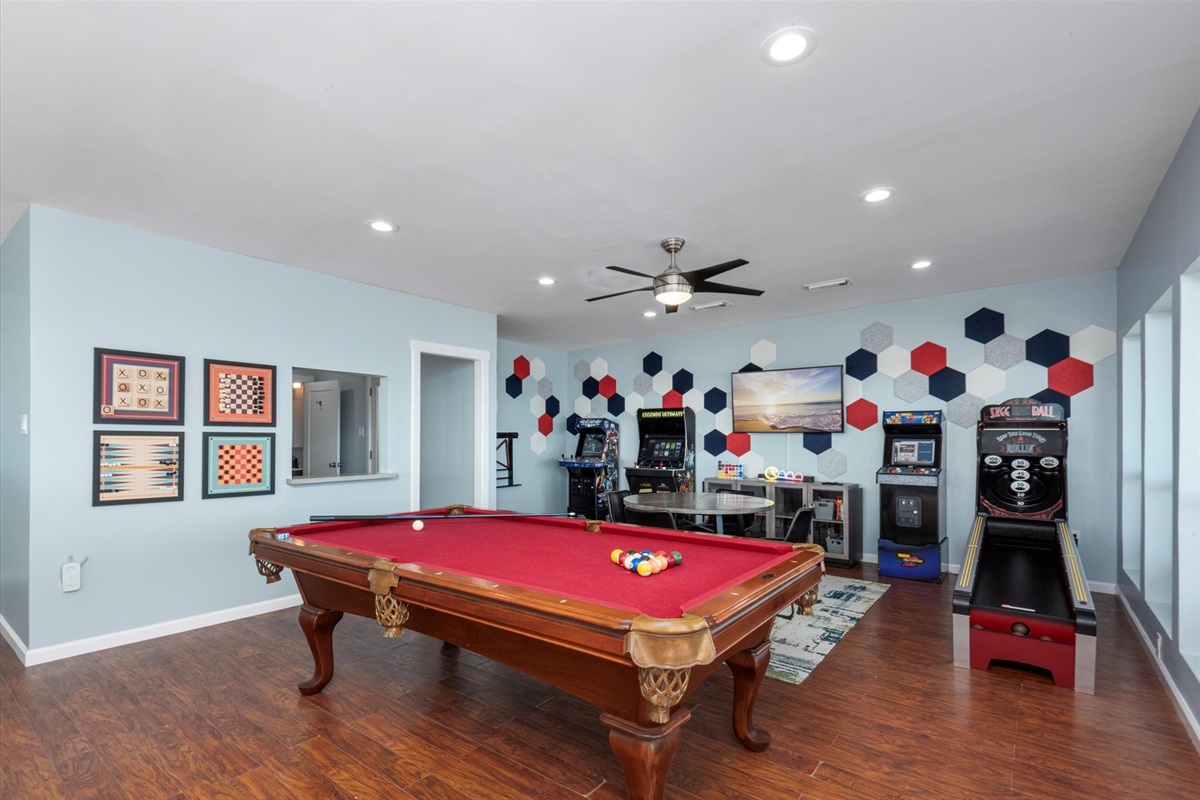 70afd966a800423f87be58b44ca71029 Large | Beachhouse | Texas | TX | Vacation Homes | Galveston | Crystal Beach | Kokomo | Breezy Days | Beachfront Elegance | Sunrise Serenity | Southern Sands Property Management, LLC