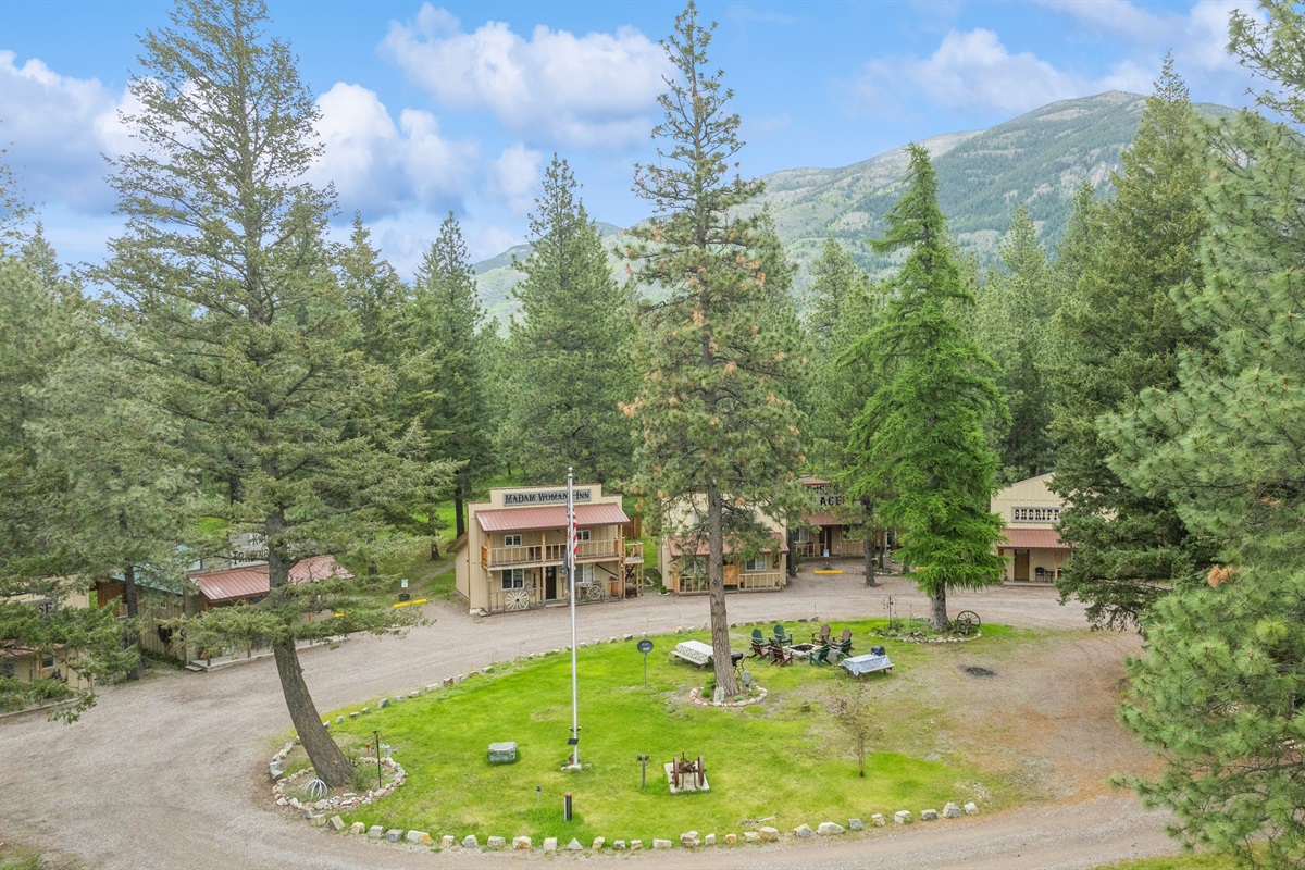 Fort Williasmon Glacier Vacation Rentals