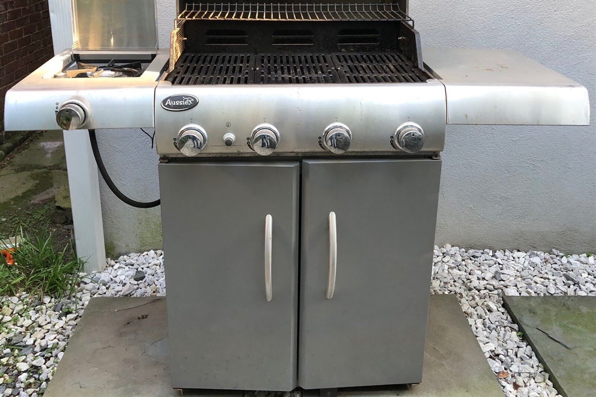Grill with ease using the four-burner gas BBQ—ready for everything from casual burgers to full-on cookouts.
