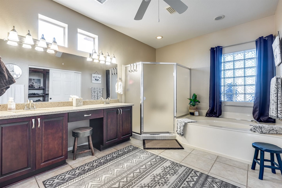 Cozy Cactus Pad in The Grande! Heated Pool|Hot Tub — Cozy Cactus Pad with Pool in Surprise, Surprise, Arizona — photo 14