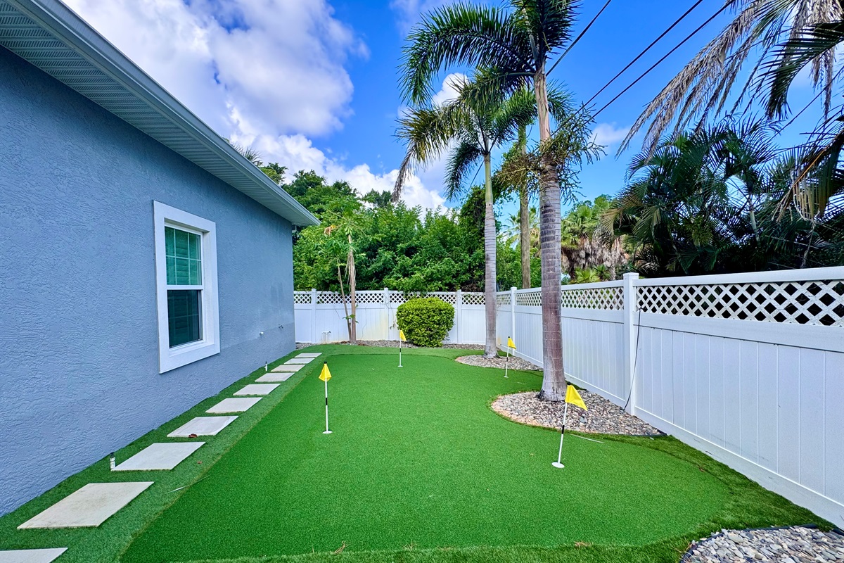 Gather around with your family and friends, and enjoy a friendly game at Bonjour AMI's newly added putt-putt course. 