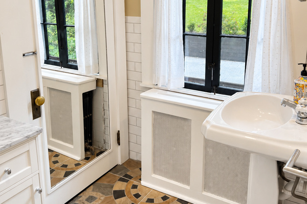 2nd floor - hallway bathroom with glass shower
