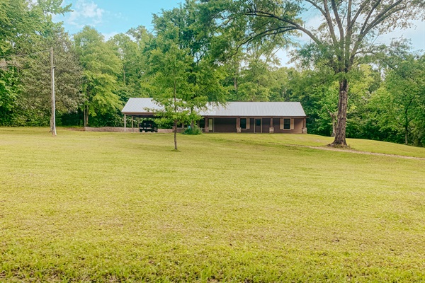 LARGE FRONT & BACK YARD FOR PLAYING