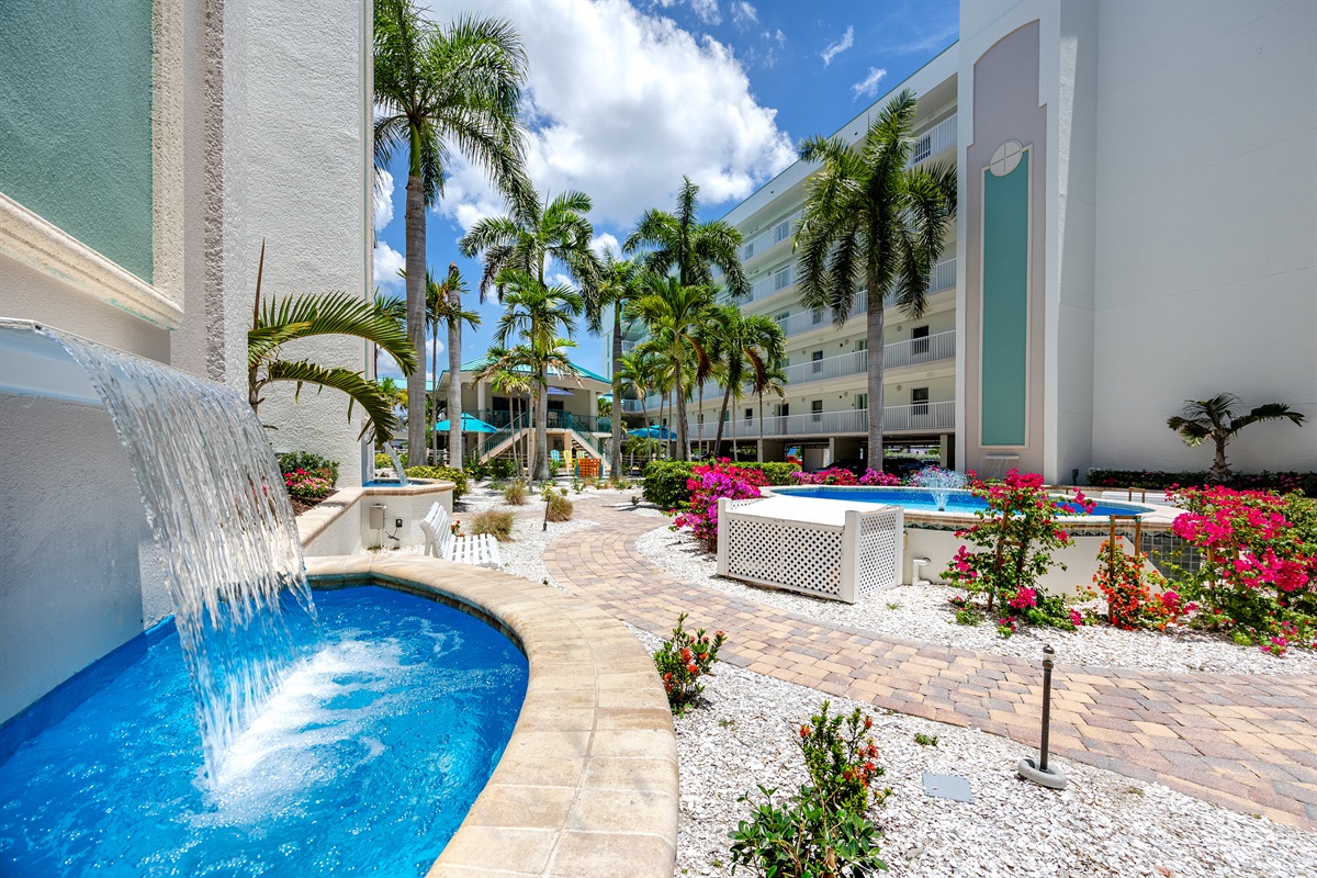 Courtyard, perfect for walking in the evening!
